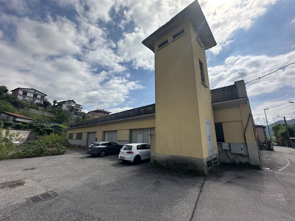 CAPANNONE DI C.A 1792 MQ A CAPRINO B.SCO