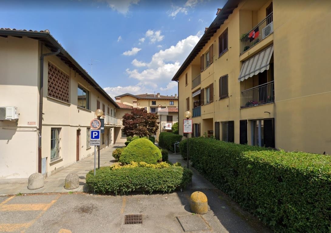 NEGOZIO/UFFICIO RISTRUTTURATO A CALCO Centro