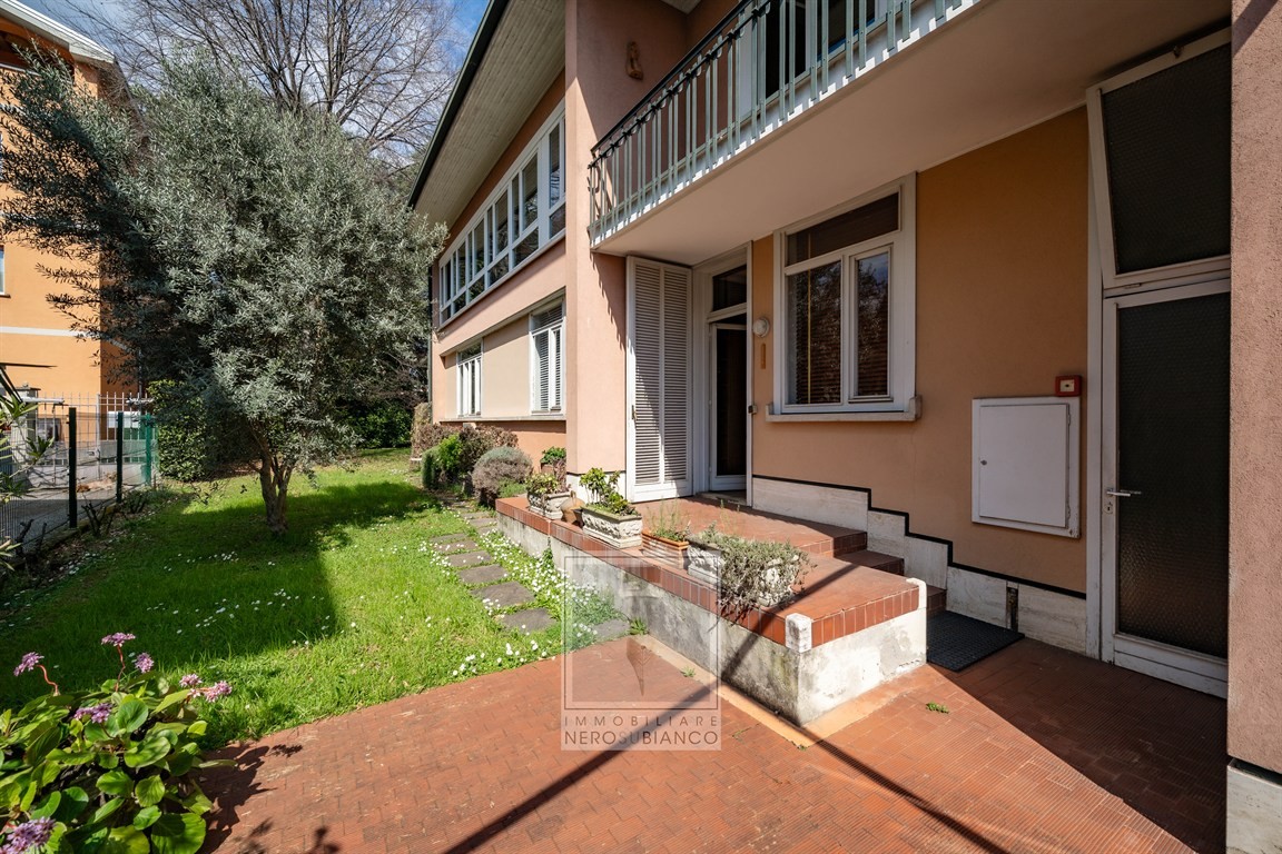 TRILOCALE CON GIARDINO DI 339 MQ A CALOLZIO Centro