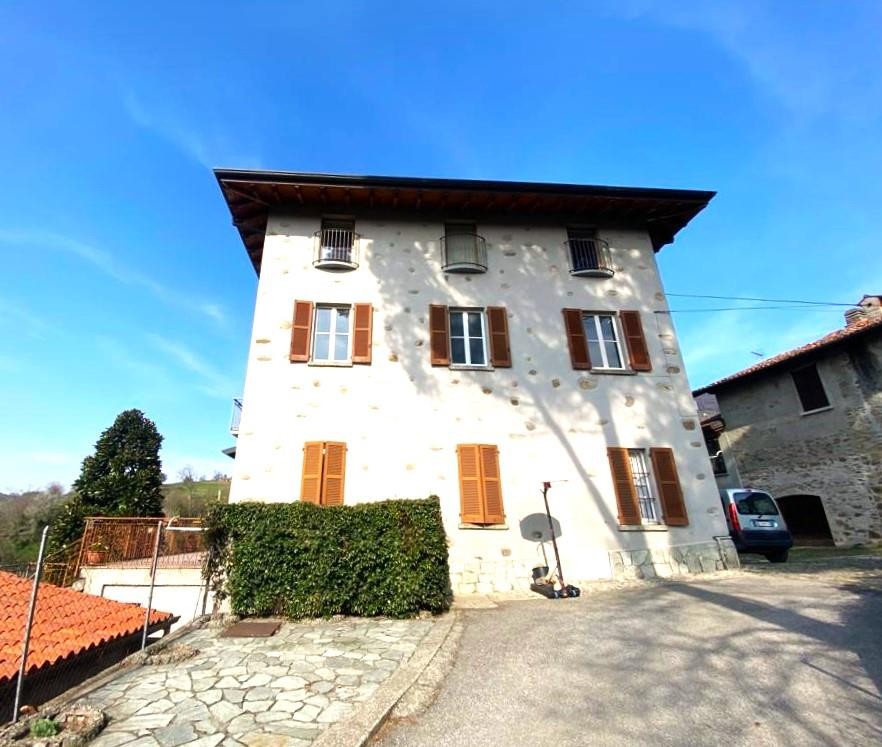 ATTICO DI 120 MQ CON POSTO AUTO A OLGIATE MOLGORA