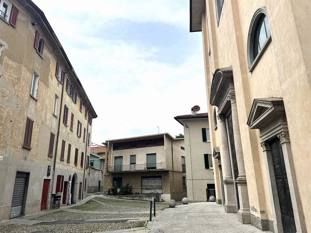 QUADRILOCALE ULTIMO PIANO A VALGREGHENTINO