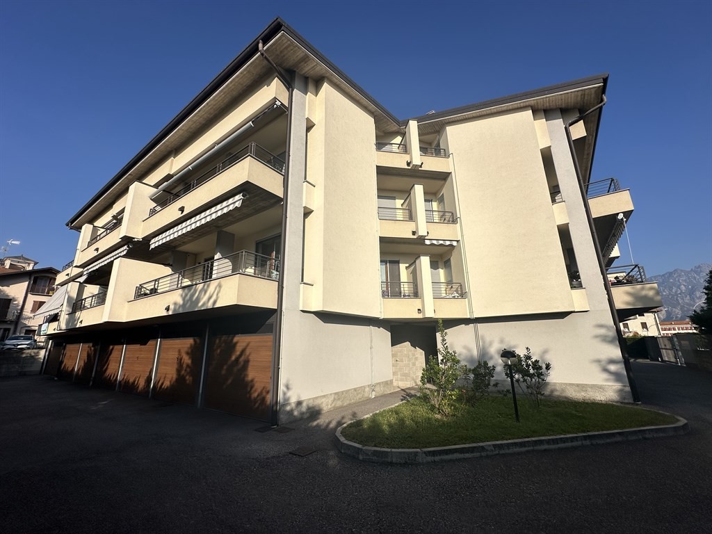 RECENTE BILOCALE CON CANTINA BOX E POSTO AUTO A GARLATE