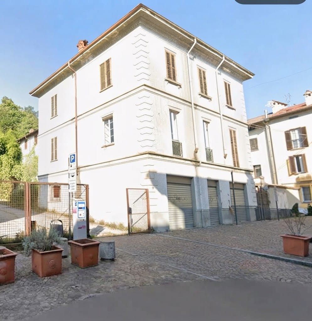 INTERO FABBRICATO DA RISTRUTTURARE IN CENTRO OGGIONO